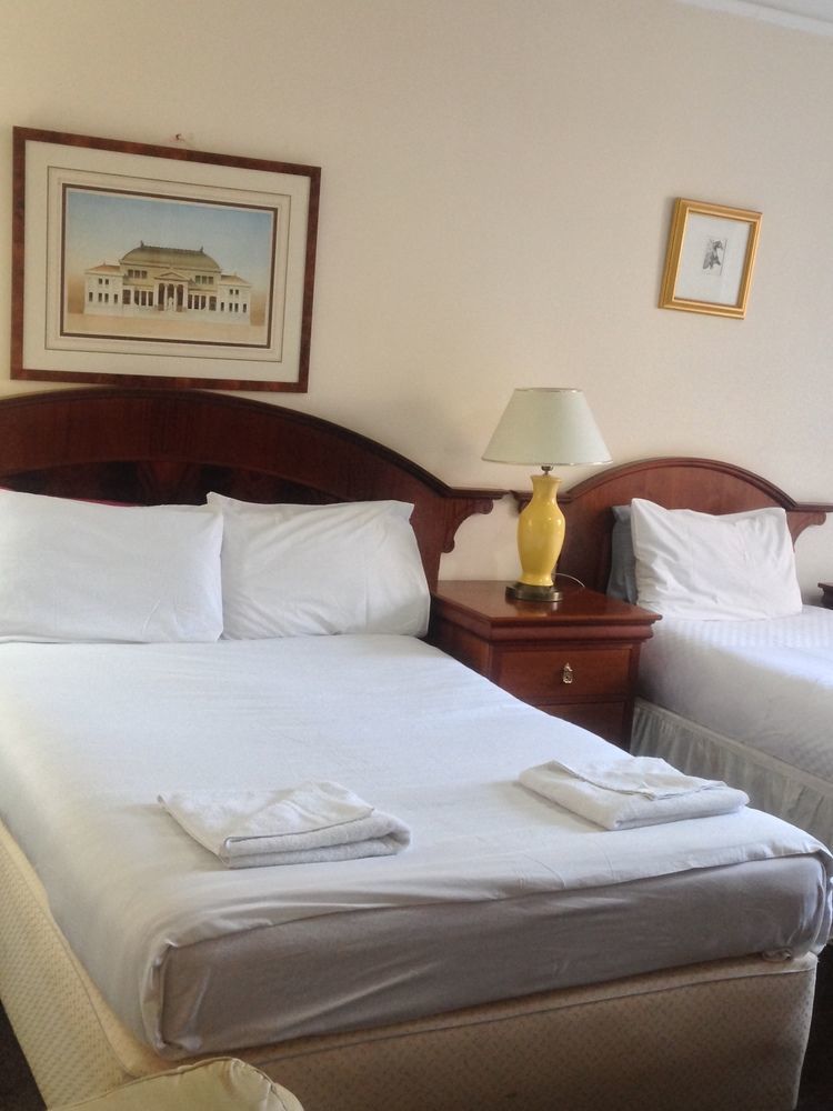 Hotel New Oscar à Windsor Extérieur photo