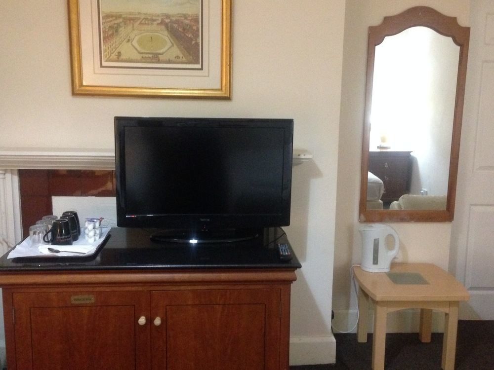 Hotel New Oscar à Windsor Extérieur photo
