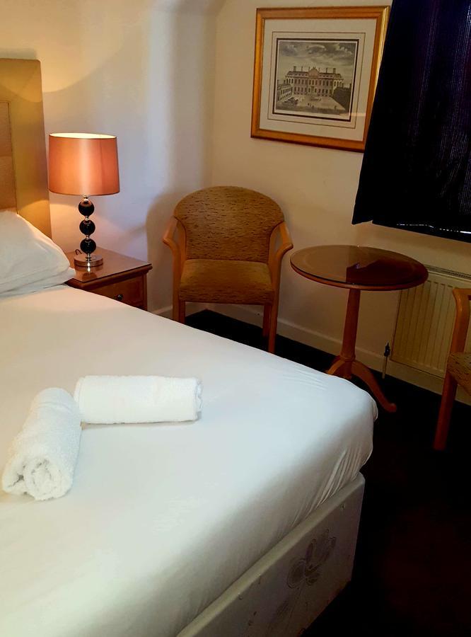 Hotel New Oscar à Windsor Extérieur photo