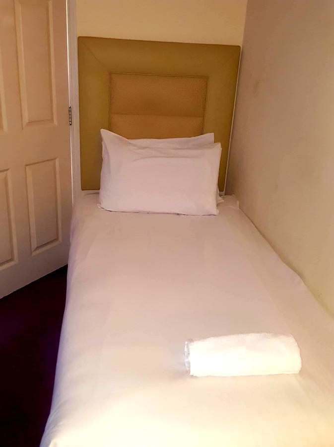 Hotel New Oscar à Windsor Extérieur photo