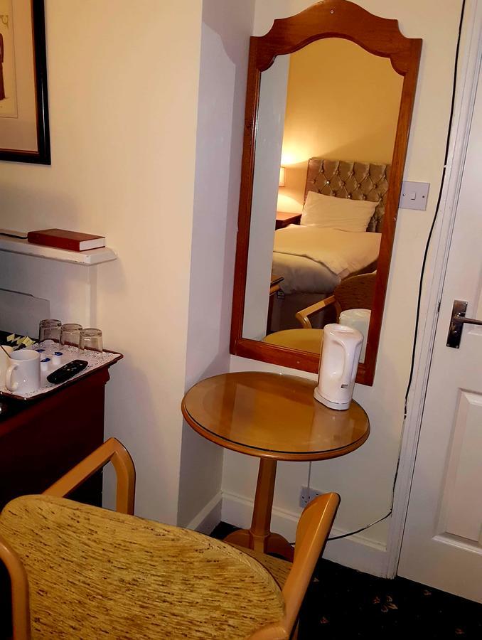 Hotel New Oscar à Windsor Extérieur photo