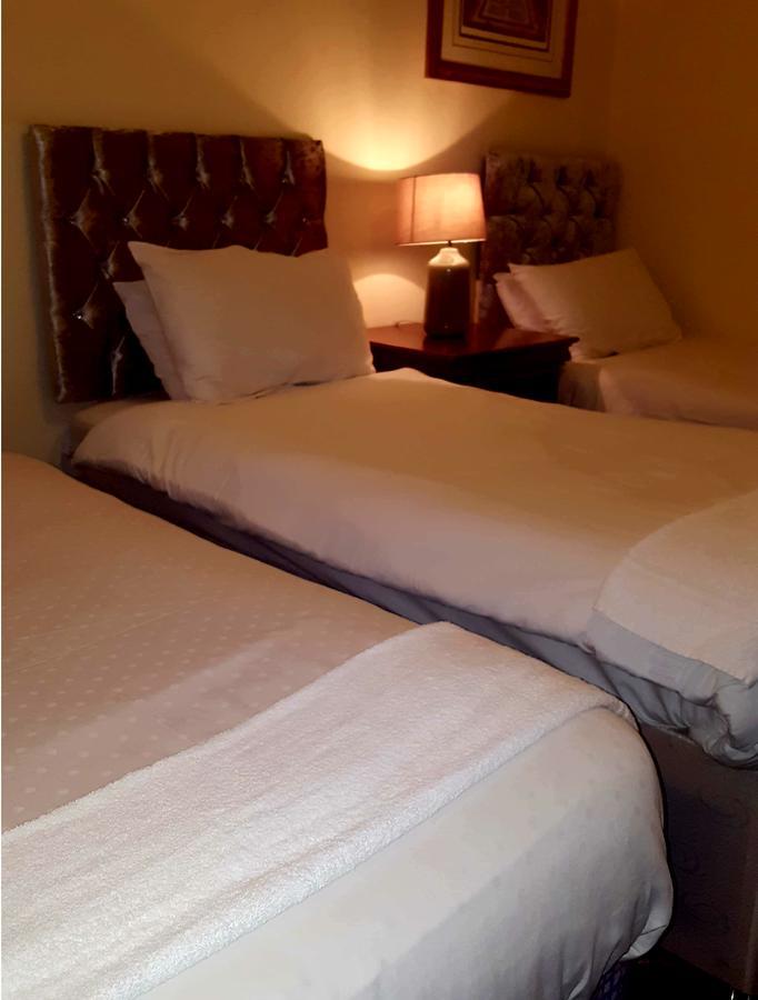 Hotel New Oscar à Windsor Extérieur photo