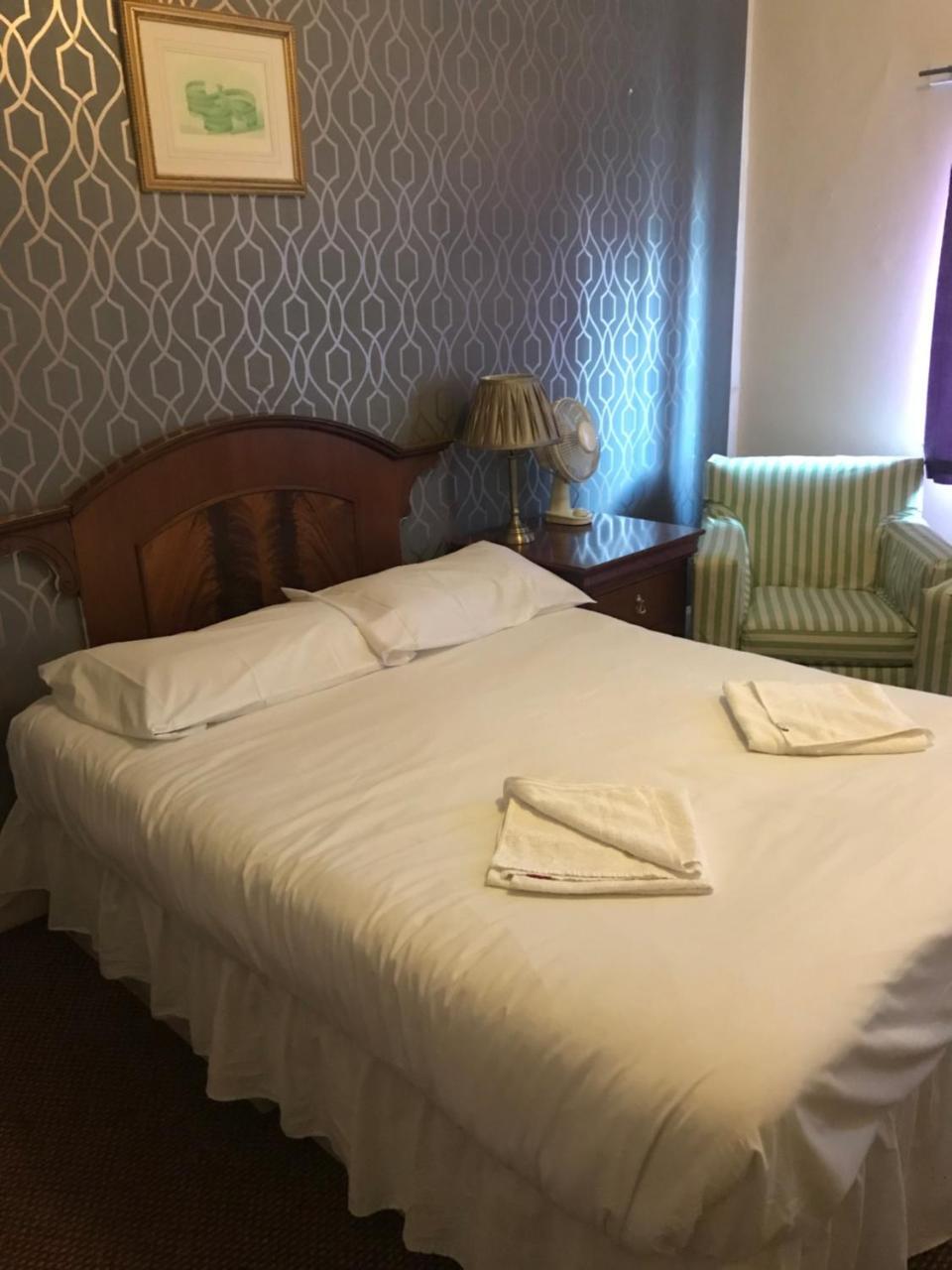 Hotel New Oscar à Windsor Extérieur photo