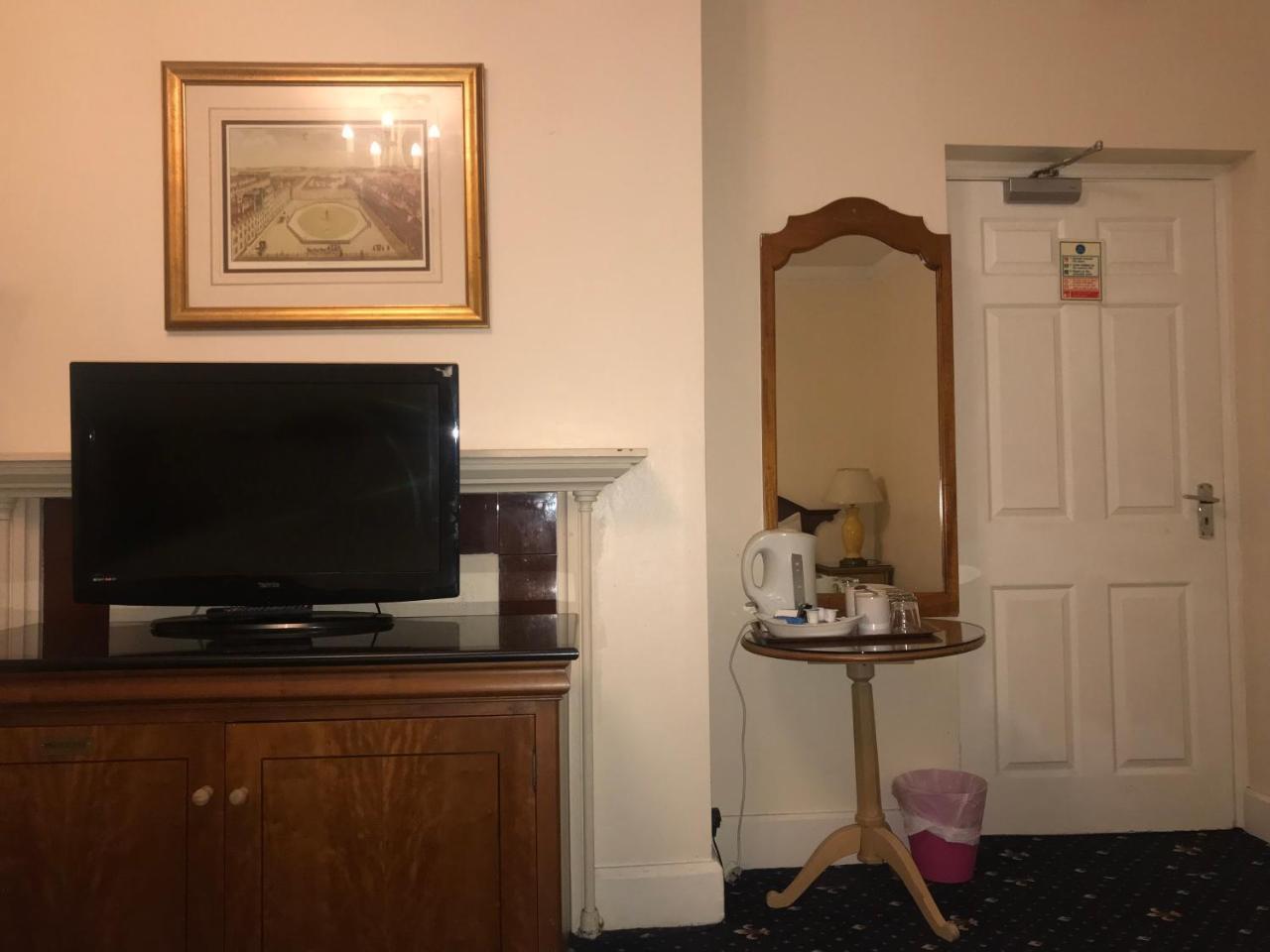 Hotel New Oscar à Windsor Extérieur photo